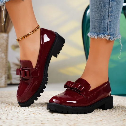 Maria™ | Glanzende Loafer met Strik